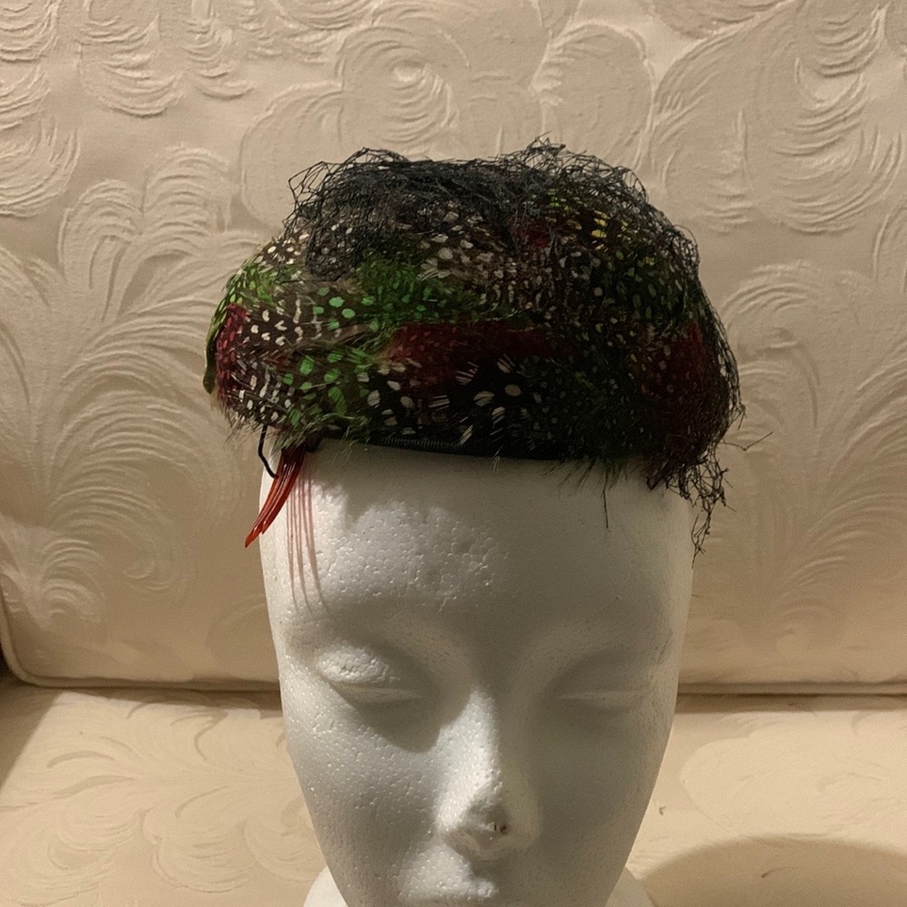 1940s Vintage bird nest feather hat with veil